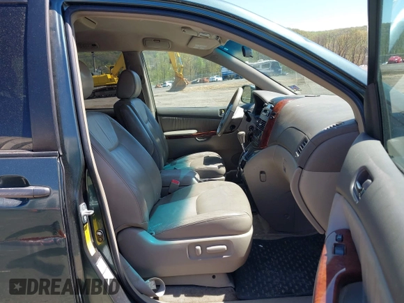 2005 Toyota Sienna XLE with VIN 5TDBA22C75S051329, listed as a IAAI auction lot 42147864 with 187,831 mi miles. Bid and sale history available at carsss.com. Image 5.