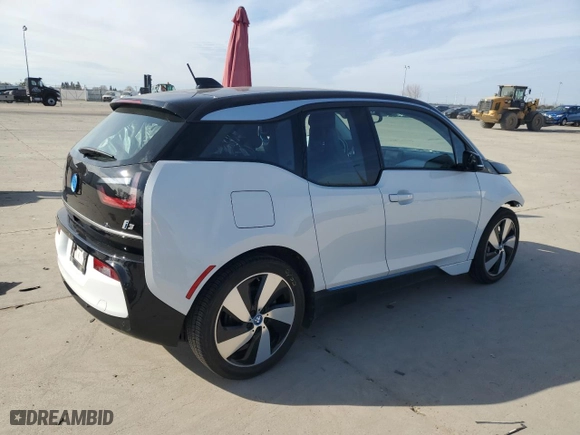 2018 BMW i3 with VIN WBY7Z2C59JVE64742, listed as a Copart auction lot 45098905 with 26,098 mi miles and Salvage Title. Bid and sale history available at carsss.com. Image 3.
