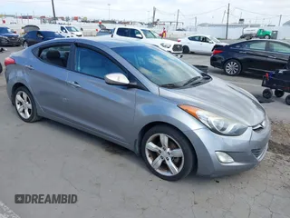 2013 Hyundai Elantra GLS z VIN KMHDH4AE5DU737667, wystawiony jako IAAI lot #42260618 z przebiegiem 120 764 mil mil oraz . Historia ofert i sprzedaży dostępna na DreamBid. Obrazek 1.