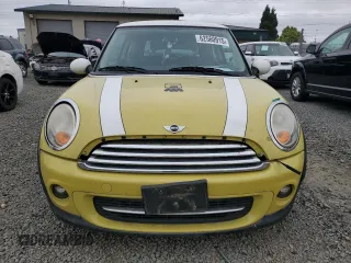 2011 MINI Hardtop with VIN WMWSU3C58BTX96968, listed as a Copart auction lot 62560915 with 88,616 mi miles and Salvage title. Bid and sale history available at DreamBid. Image 5.