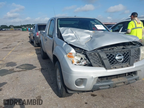 2015 Nissan Frontier S z VIN 1N6BD0CT7FN716390, wystawiony jako IAAI lot #42519222 z przebiegiem 175 588 mil mil oraz . Historia ofert i sprzedaży dostępna na DreamBid. Obrazek 1.