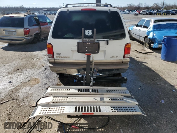 1999 Ford Explorer XLT z VIN 1FMZU32E8XUA72715, wystawiony jako Copart lot #41881985 z przebiegiem 242 982 mil mil oraz Szkoda całkowita • Salvage title. Historia ofert i sprzedaży dostępna na DreamBid. Obrazek 6.