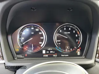 2022 BMW X1 xDrive28i z VIN WBXJG9C08N5V03613, wystawiony jako Copart lot #47483485 z przebiegiem 7 296 mil mil oraz Czysty tytuł • Clean title. Historia ofert i sprzedaży dostępna na DreamBid. Obrazek 9.