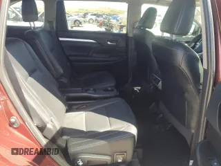 2019 Toyota Highlander SE z VIN 5TDJZRFH2KS988314, wystawiony jako Copart lot #54784145 z przebiegiem 57 851 mil mil oraz Szkoda całkowita • Salvage title. Historia ofert i sprzedaży dostępna na DreamBid. Obrazek 10.