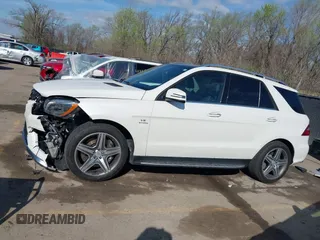 2015 Mercedes-Benz M 63 AMG with VIN 4JGDA7EB6FA471585, listed as a IAAI auction lot 41883006 with 39,243 mi miles and . Bid and sale history available at carsss.com. Image 14.
