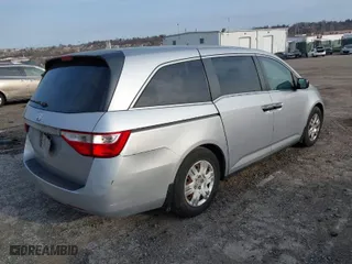 2013 Honda Odyssey LX with VIN 5FNRL5H22DB028827, listed as a IAAI auction lot 41775121 with 211,205 mi miles. Bid and sale history available at carsss.com. Image 4.