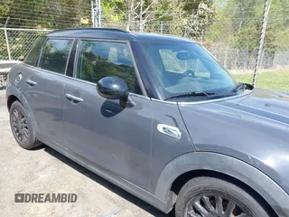2017 MINI Hardtop 4 Door Cooper S z VIN WMWXU3C52H2D32498, wystawiony jako IAAI lot #42000212 z przebiegiem 70 231 mil mil oraz . Historia ofert i sprzedaży dostępna na DreamBid. Obrazek 13.