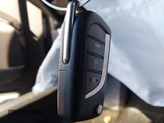 2020 Toyota Camry SE z VIN 4T1G11AK8LU362751, wystawiony jako IAAI lot #42322858 z przebiegiem 105 175 mil mil oraz . Historia ofert i sprzedaży dostępna na DreamBid. Obrazek 11.