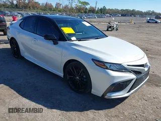 2021 Toyota Camry XSE z VIN 4T1K61AK1MU479021, wystawiony jako IAAI lot #41416939 z przebiegiem 58 520 mil mil oraz . Historia ofert i sprzedaży dostępna na DreamBid. Obrazek 1.