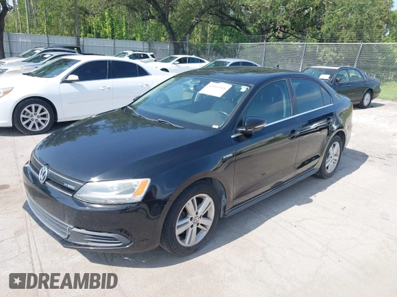 2013 Volkswagen Jetta Hybrid SE z VIN 3VW637AJXDM226189, wystawiony jako IAAI lot #42503588 z przebiegiem 158 367 mil mil oraz . Historia ofert i sprzedaży dostępna na DreamBid. Obrazek 2.