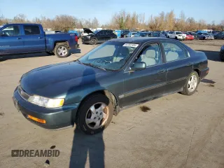 1996 Honda Accord LX with VIN 1HGCD5636TA278854, listed as a Copart auction lot 88117305 with 218,132 mi miles and Salvage Title. Bid and sale history available at carsss.com. Image 1.