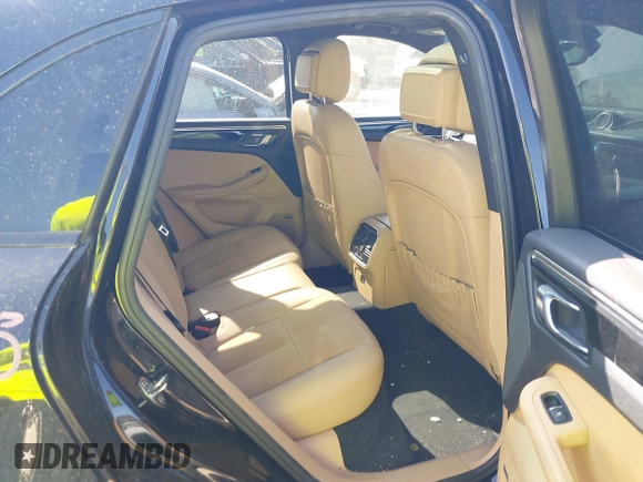 2018 Porsche Macan with VIN WP1AA2A50JLB18359, listed as a IAAI auction lot 41781711 with 68,657 mi miles. Bid and sale history available at carsss.com. Image 8.