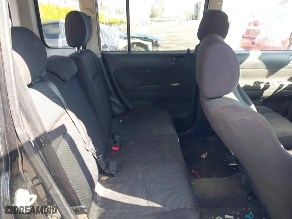 2004 Scion xB with VIN JTLKT324840149980, listed as a IAAI auction lot 41670229 with 193,674 mi miles. Bid and sale history available at carsss.com. Image 8.