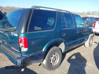 1997 GMC Jimmy SLS with VIN 1GKDT13W8V2548617, listed as a IAAI auction lot 41425063 with 153,008 mi miles. Bid and sale history available at carsss.com. Image 4.