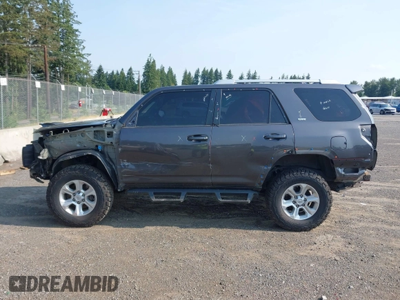 2018 Toyota 4Runner SR5 z VIN JTEBU5JR7J5490718, wystawiony jako IAAI lot #42551721 z przebiegiem 111 237 mil mil oraz . Historia ofert i sprzedaży dostępna na DreamBid. Obrazek 15.