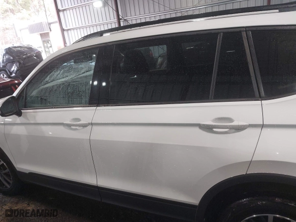 2021 Volkswagen Tiguan S with VIN 3VV1B7AX6MM081755, listed as a IAAI auction lot 41864918 with 40,406 mi miles. Bid and sale history available at carsss.com. Image 14.