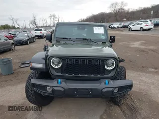 2024 Jeep Wrangler Willys z VIN 1C4RJXN64RW163089, wystawiony jako IAAI lot #41145274 z przebiegiem 31 869 mil mil oraz . Historia ofert i sprzedaży dostępna na DreamBid. Obrazek 12.