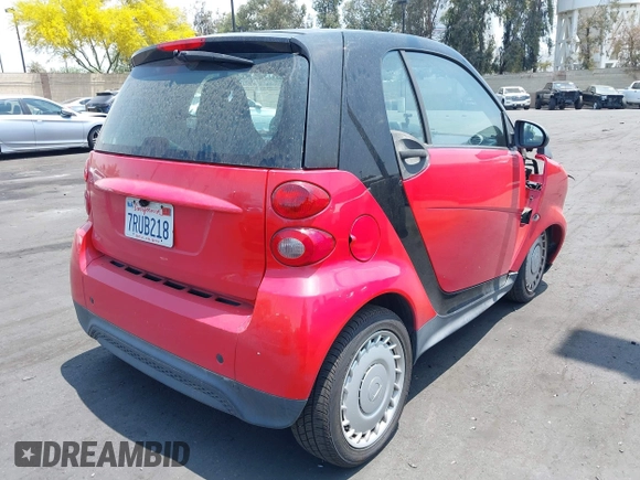 2014 Smart fortwo Pure z VIN WMEEJ3BAXEK744079, wystawiony jako IAAI lot #42421069 z przebiegiem 79 788 mil mil oraz . Historia ofert i sprzedaży dostępna na DreamBid. Obrazek 4.