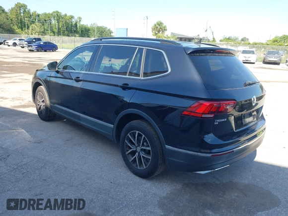 2020 Volkswagen Tiguan SE z VIN 3VV3B7AX7LM035567, wystawiony jako IAAI lot #42316223 z przebiegiem 64 730 mil mil oraz . Historia ofert i sprzedaży dostępna na DreamBid. Obrazek 3.