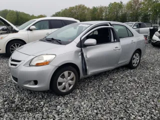 2008 Toyota Yaris z VIN JTDBT923584015786, wystawiony jako Copart lot #56561475 z przebiegiem 135 389 mil mil oraz Czysty tytuł • Clean title. Historia ofert i sprzedaży dostępna na DreamBid. Obrazek 1.