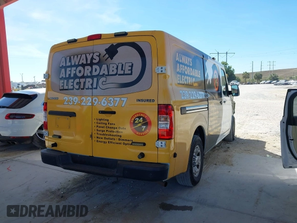 2017 Nissan NV Cargo S z VIN 1N6BF0KM7HN808851, wystawiony jako IAAI lot #41853575 z przebiegiem 93 893 mil mil oraz . Historia ofert i sprzedaży dostępna na DreamBid. Obrazek 4.