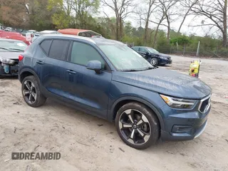 2021 Volvo XC40 Momentum z VIN YV4162UK0M2469977, wystawiony jako IAAI lot #41956088 z przebiegiem 51 567 mil mil oraz . Historia ofert i sprzedaży dostępna na DreamBid. Obrazek 1.