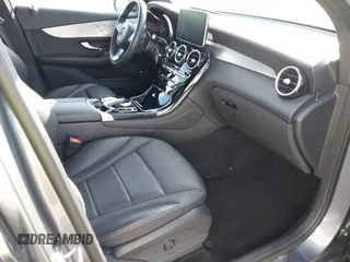2017 Mercedes-Benz GLC 300 z VIN WDC0G4JB0HF143195, wystawiony jako IAAI lot #42004430 z przebiegiem 18 560 mil mil oraz . Historia ofert i sprzedaży dostępna na DreamBid. Obrazek 5.