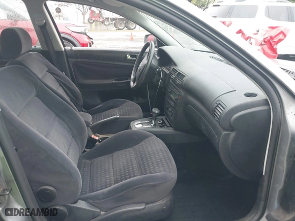 2003 Volkswagen Passat GLS with VIN WVWVD63B53E166063, listed as a IAAI auction lot 41482200 with 197,309 mi miles. Bid and sale history available at carsss.com. Image 5.