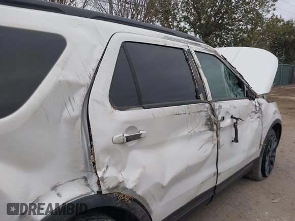 2018 Ford Explorer XLT with VIN 1FM5K7D86JGB29969, listed as a IAAI auction lot 41335917 with 63,253 mi miles and . Bid and sale history available at DreamBid. Image 6.
