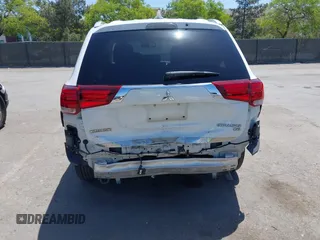2018 Mitsubishi Outlander SE with VIN JA4AD3A36JZ061024, listed as a IAAI auction lot 42281627 with 245,456 mi miles and . Bid and sale history available at DreamBid. Image 6.