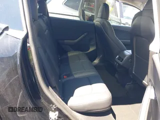 2022 Tesla Model Y Long Range z VIN 7SAYGDEE4NA006645, wystawiony jako IAAI lot #42192495 z przebiegiem 28 784 mil mil oraz . Historia ofert i sprzedaży dostępna na DreamBid. Obrazek 8.