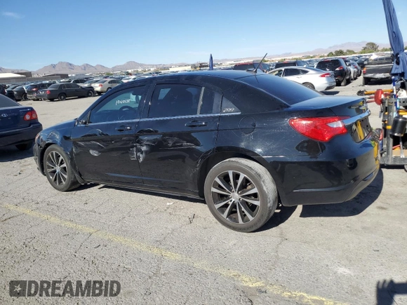 2012 Chrysler 200 Touring z VIN 1C3CCBBG0CN277060, wystawiony jako Copart lot #57295715 z przebiegiem 140 979 mil mil oraz Szkoda całkowita • Salvage title. Historia ofert i sprzedaży dostępna na DreamBid. Obrazek 2.