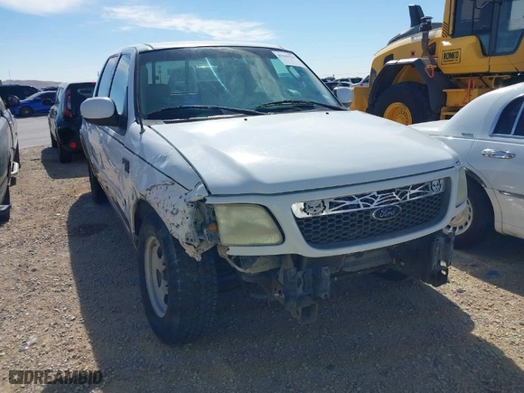 2002 Ford F-150 XLT with VIN 1FTRW07L92KC55405, listed as a IAAI auction lot 41645797 with 198,211 mi miles. Bid and sale history available at carsss.com. Image 1.