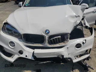 2015 BMW X5 xDrive35i z VIN 5UXKR0C53F0K61488, wystawiony jako Copart lot #57421645 z przebiegiem Nie podano mil oraz Szkoda całkowita • Salvage title. Historia ofert i sprzedaży dostępna na DreamBid. Obrazek 12.