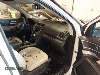 2019 Ford Explorer Platinum z VIN 1FM5K8HT3KGA95592, wystawiony jako IAAI lot #42167140 z przebiegiem Nie podano mil oraz . Historia ofert i sprzedaży dostępna na DreamBid. Obrazek 5.
