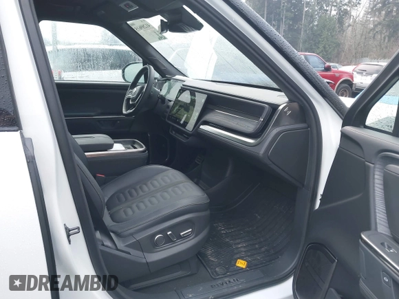 2025 Rivian R1S Adventure z VIN 7PDSGBBA3SN052257, wystawiony jako IAAI lot #41289615 z przebiegiem 2746 mil mil oraz . Historia ofert i sprzedaży dostępna na DreamBid. Obrazek 5.