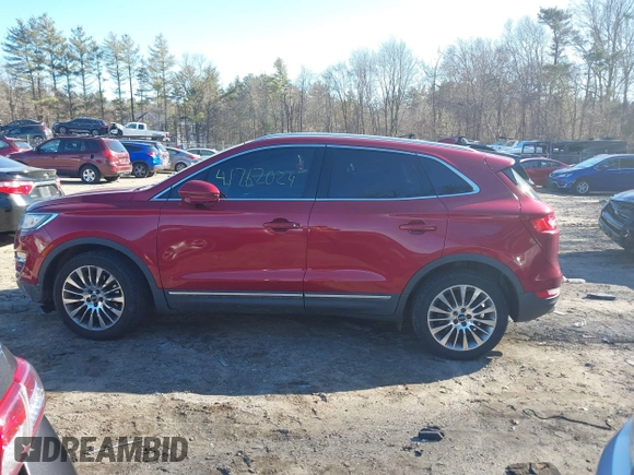 2015 Lincoln MKC z VIN 5LMTJ2AH1FUJ05103, wystawiony jako IAAI lot #41762024 z przebiegiem 58 275 mil mil oraz . Historia ofert i sprzedaży dostępna na DreamBid. Obrazek 14.