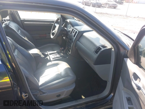 2005 Chrysler 300 with VIN 2C3JA53G55H122612, listed as a IAAI auction lot 41971677 with Not Provided miles. Bid and sale history available at carsss.com. Image 5.