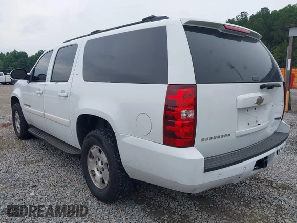 2008 Chevrolet Suburban LTZ z VIN 1GNFC16098J220975, wystawiony jako IAAI lot #42340341 z przebiegiem 301 534 mil mil oraz . Historia ofert i sprzedaży dostępna na DreamBid. Obrazek 3.