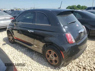 2015 FIAT 500e z VIN 3C3CFFGE5FT585755, wystawiony jako Copart lot #51101515 z przebiegiem 73 342 mil mil oraz Czysty tytuł • Clean title. Historia ofert i sprzedaży dostępna na DreamBid. Obrazek 3.