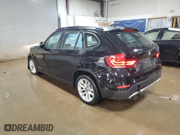 2015 BMW X1 xDrive28i z VIN WBAVL1C51FVY28965, wystawiony jako Copart lot #50895115 z przebiegiem 53 133 mil mil oraz Szkoda całkowita • Salvage title. Historia ofert i sprzedaży dostępna na DreamBid. Obrazek 2.