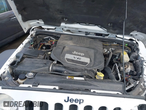 2014 Jeep Wrangler Unlimited Rubicon with VIN 1C4BJWFG2EL264792, listed as a IAAI auction lot 40938380 with 145,886 mi miles. Bid and sale history available at carsss.com. Image 10.