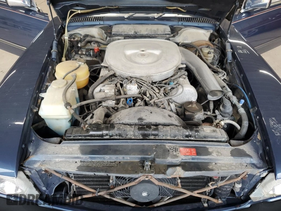 1983 Mercedes-Benz 380 SL z VIN WDBBA45A0DB019574, wystawiony jako Copart lot #73357504 z przebiegiem 56 150 mil mil oraz Czysty tytuł • Clean title. Historia ofert i sprzedaży dostępna na DreamBid. Obrazek 11.