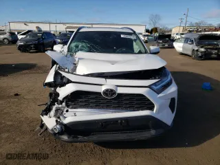 2022 Toyota RAV4 XLE with VIN 2T3P1RFV2NC274355, listed as a Copart auction lot 43070195 with 43,054 mi miles and Salvage Title. Bid and sale history available at carsss.com. Image 5.