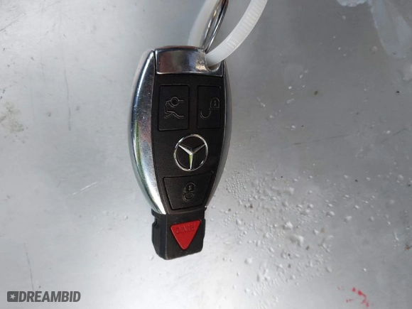 2015 Mercedes-Benz C-Class C 300 Luxury with VIN 55SWF4KB4FU021506, listed as a IAAI auction lot 41808356 with 97,258 mi miles. Bid and sale history available at carsss.com. Image 11.