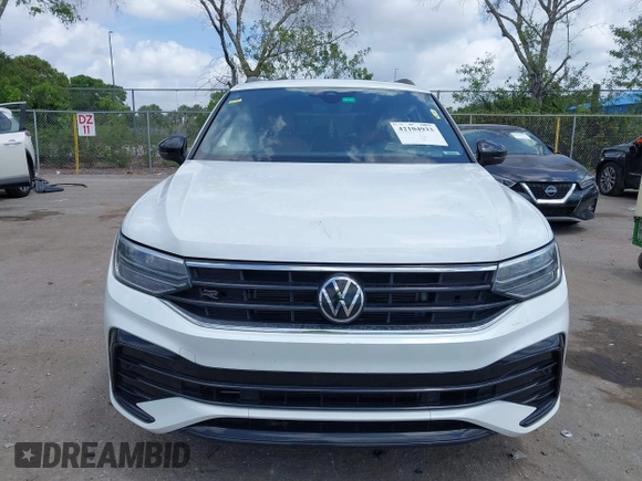 2022 Volkswagen Tiguan SE R-Line Black z VIN 3VVCB7AX5NM138604, wystawiony jako IAAI lot #42104933 z przebiegiem 31 489 mil mil oraz . Historia ofert i sprzedaży dostępna na DreamBid. Obrazek 13.