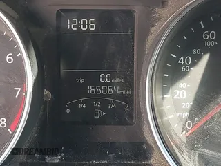 2015 Volkswagen Jetta SE z VIN 3VWD17AJ6FM257858, wystawiony jako IAAI lot #41007963 z przebiegiem 165 064 mil mil oraz . Historia ofert i sprzedaży dostępna na DreamBid. Obrazek 15.