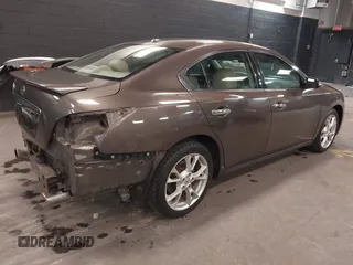 2014 Nissan Maxima S z VIN 1N4AA5AP2EC472688, wystawiony jako IAAI lot #42215250 z przebiegiem 185 778 mil mil oraz . Historia ofert i sprzedaży dostępna na DreamBid. Obrazek 4.