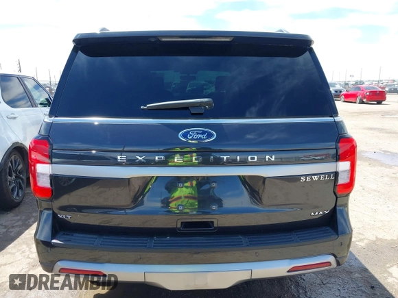 2024 Ford Expedition Max XLT with VIN 1FMJK1H87REA37010, listed as a IAAI auction lot 42169128 with 18,478 mi miles and . Bid and sale history available at DreamBid. Image 17.