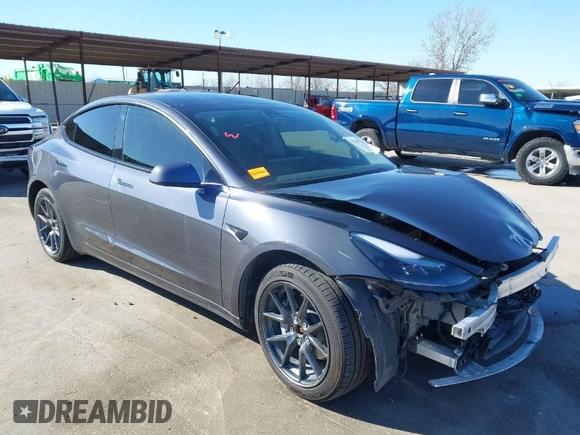 2022 Tesla Model 3 Long Range z VIN 5YJ3E1EB9NF197127, wystawiony jako IAAI lot #41366323 z przebiegiem 56 559 mil mil oraz . Historia ofert i sprzedaży dostępna na DreamBid. Obrazek 1.